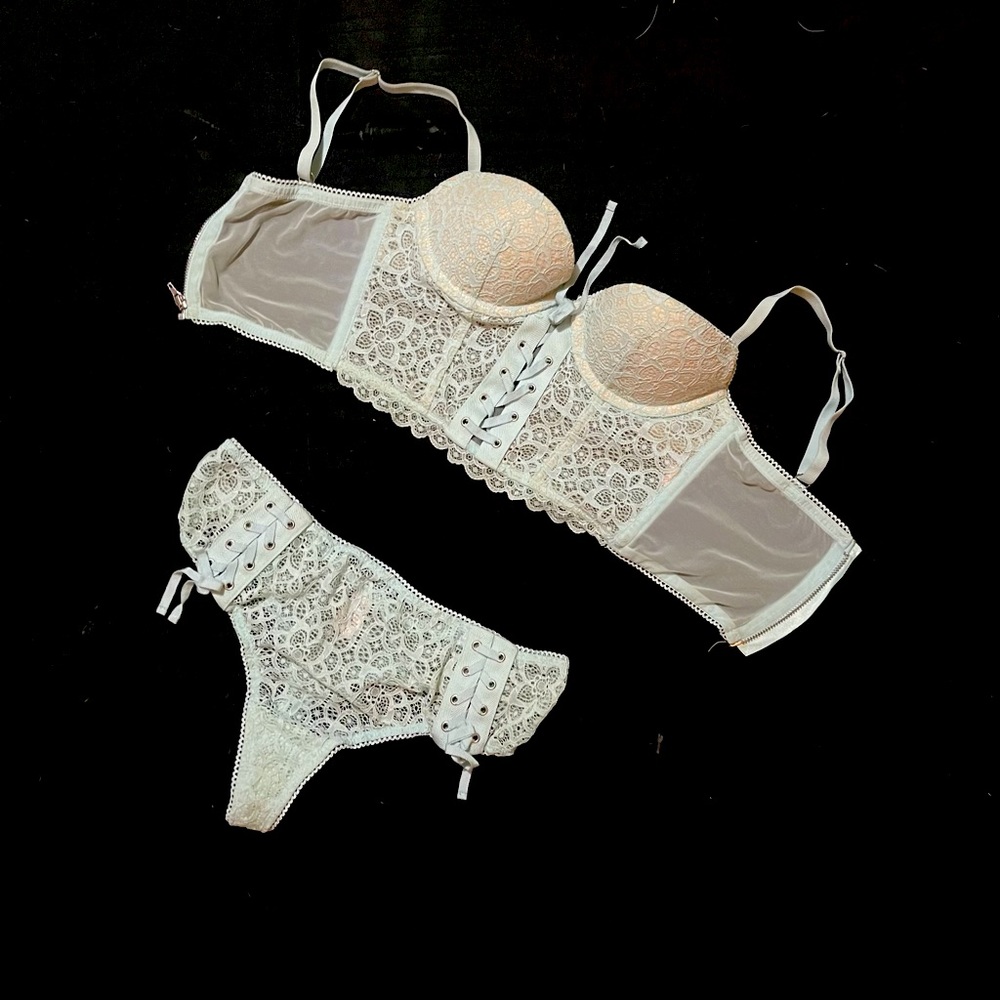 32B Victoria’s Secret Bra Set, Medium M Underwear Dancewear